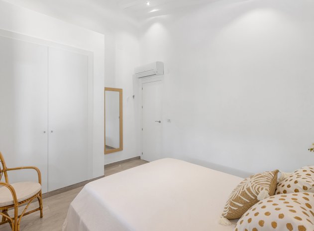 Wiederverkauf - Villa - Orihuela Costa - Punta Prima