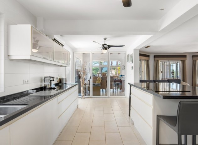 Herverkoop - Finca / Plattelands Woning - Catral