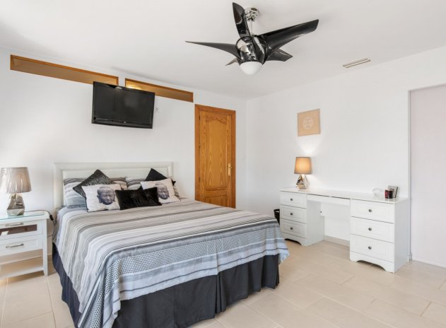 Herverkoop - Finca / Plattelands Woning - Catral