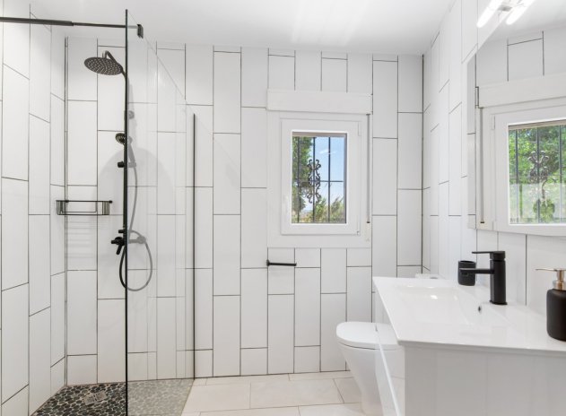 Herverkoop - Finca / Plattelands Woning - Catral