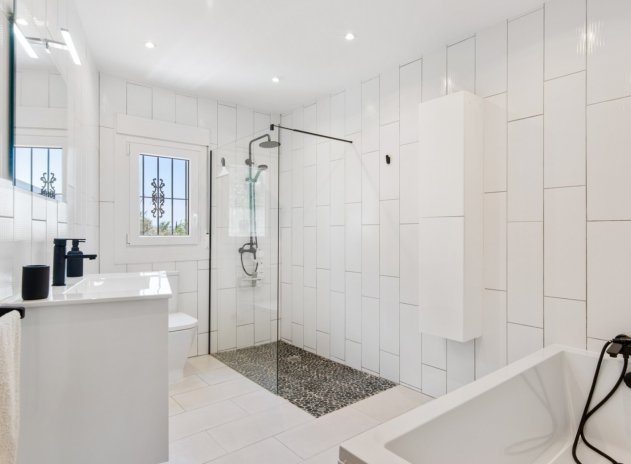 Herverkoop - Finca / Plattelands Woning - Catral