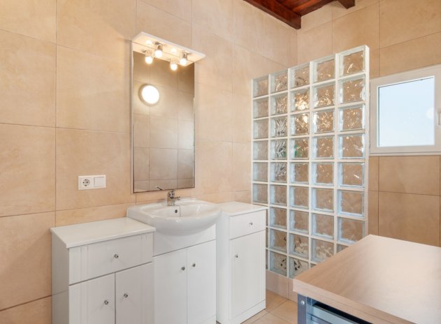 Herverkoop - Finca / Plattelands Woning - Catral