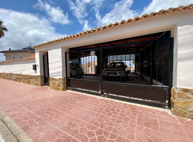 Resale - Villa * - Algorfa *