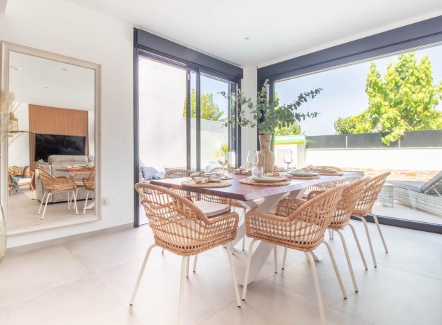 Herverkoop - Rijwoning - Santiago de la Ribera - zona san blas