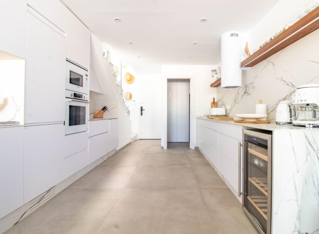 Herverkoop - Rijwoning - Santiago de la Ribera - zona san blas