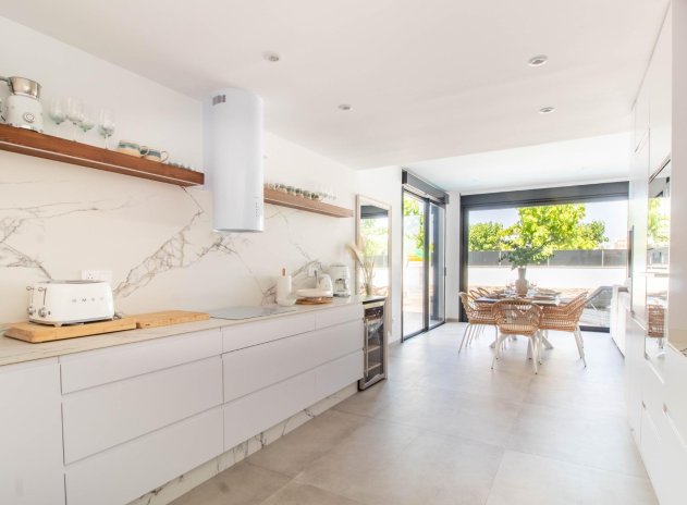 Herverkoop - Rijwoning - Santiago de la Ribera - zona san blas