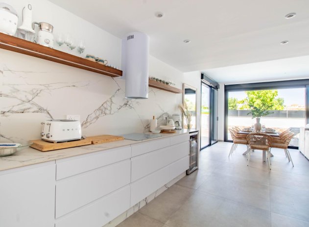 Herverkoop - Rijwoning - Santiago de la Ribera - zona san blas