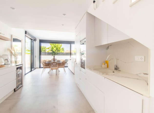 Herverkoop - Rijwoning - Santiago de la Ribera - zona san blas