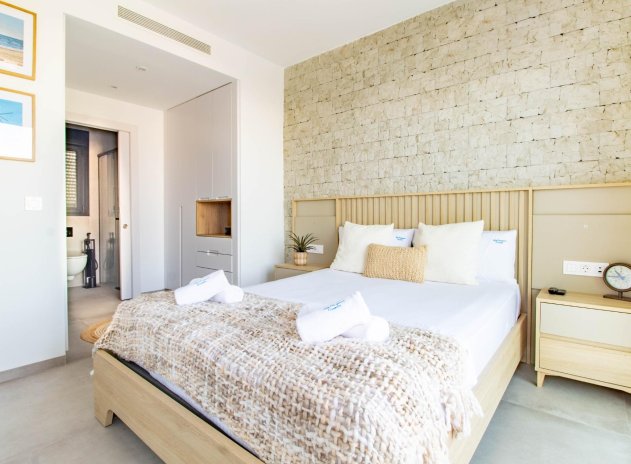 Herverkoop - Rijwoning - Santiago de la Ribera - zona san blas