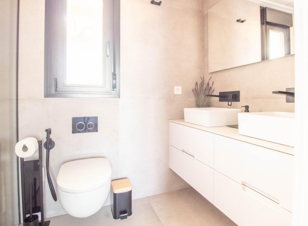 Herverkoop - Rijwoning - Santiago de la Ribera - zona san blas