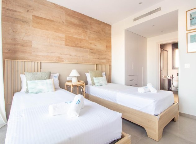 Herverkoop - Rijwoning - Santiago de la Ribera - zona san blas