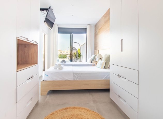 Herverkoop - Rijwoning - Santiago de la Ribera - zona san blas