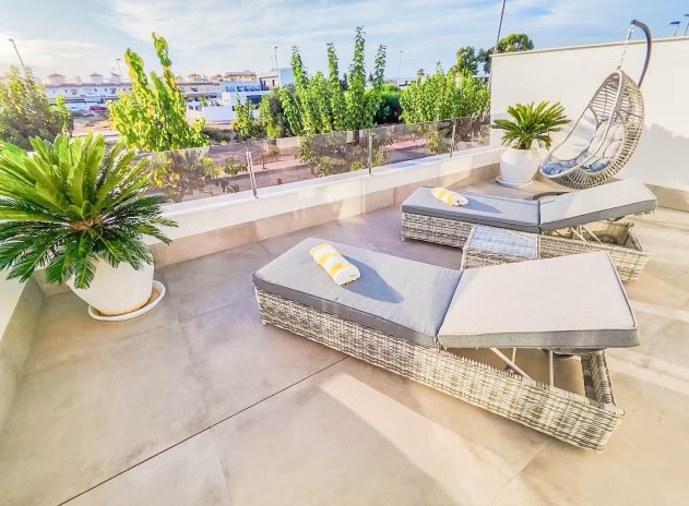 Herverkoop - Rijwoning - Santiago de la Ribera - zona san blas