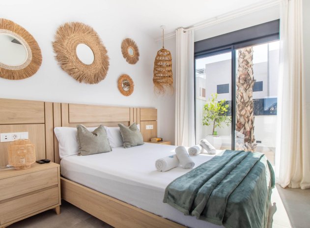 Herverkoop - Rijwoning - Santiago de la Ribera - zona san blas