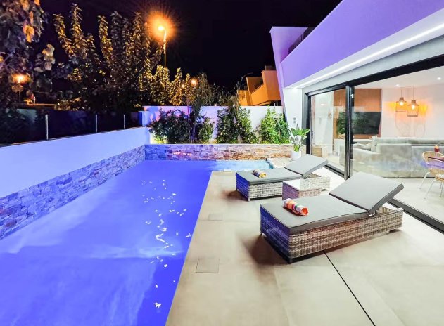 Herverkoop - Rijwoning - Santiago de la Ribera - zona san blas