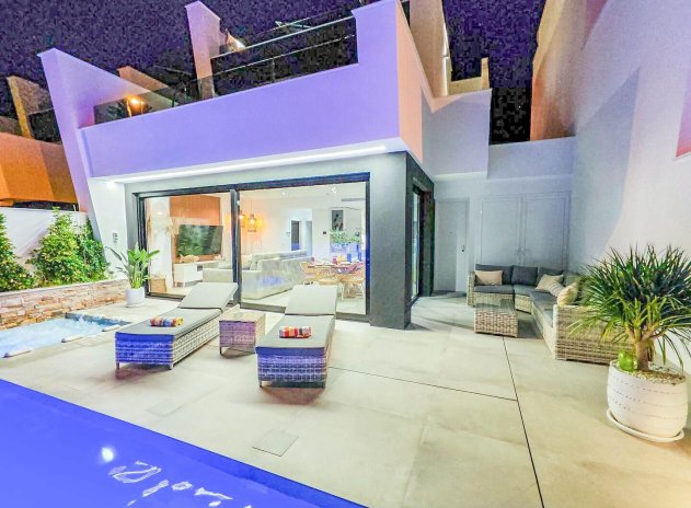 Herverkoop - Rijwoning - Santiago de la Ribera - zona san blas