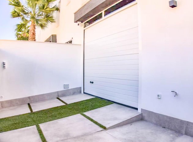 Herverkoop - Rijwoning - Santiago de la Ribera - zona san blas