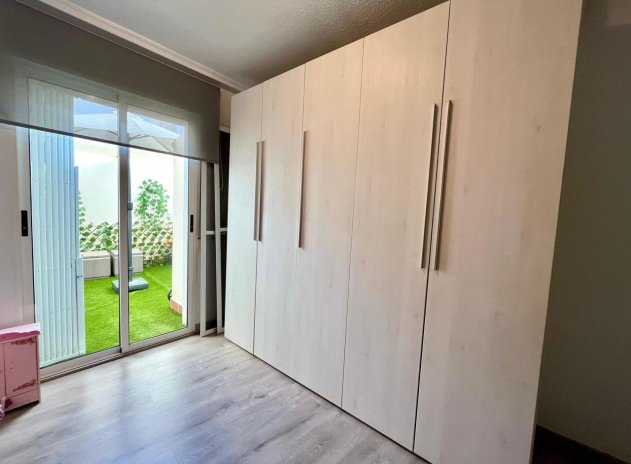 Resale - Apartment / Flat * - Torrevieja - Torrevieja *