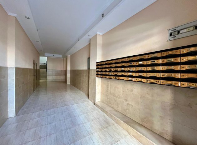 Resale - Apartment / Flat * - Torrevieja - Torrevieja *