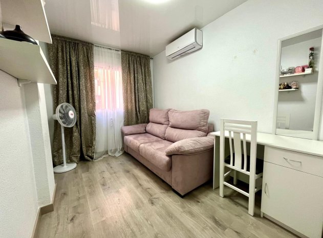 Resale - Apartment / Flat * - Torrevieja - Torrevieja *