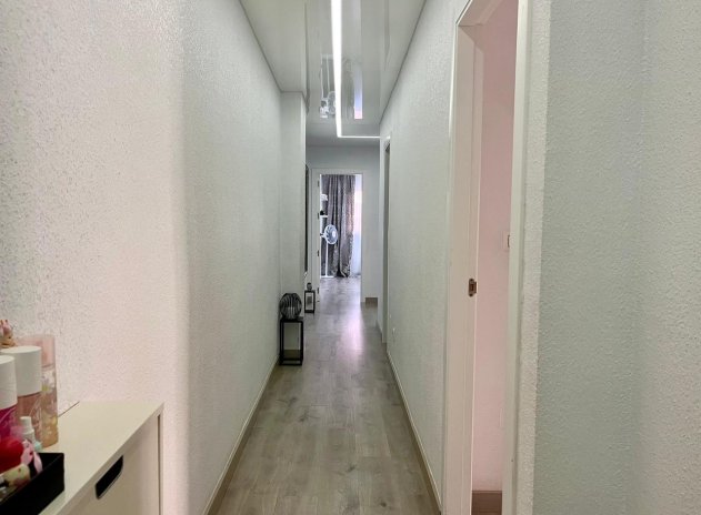 Resale - Apartment / Flat * - Torrevieja - Torrevieja *