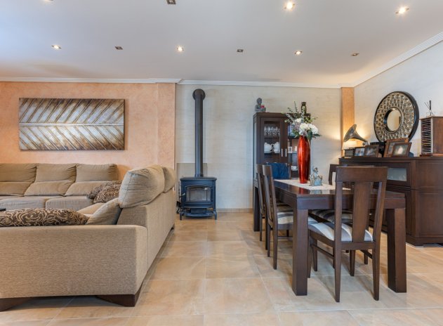 Resale - Villa * - Los Montesinos - La Herrada *