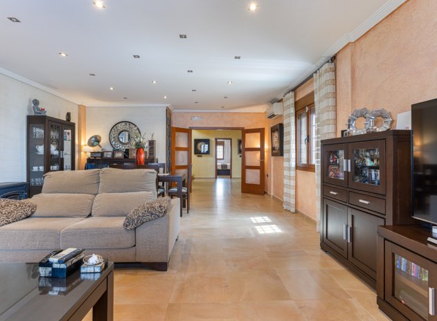 Resale - Villa * - Los Montesinos - La Herrada *