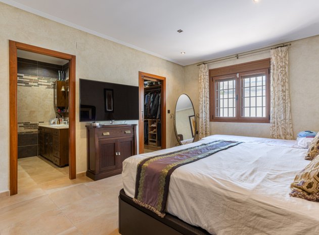 Resale - Villa * - Los Montesinos - La Herrada *