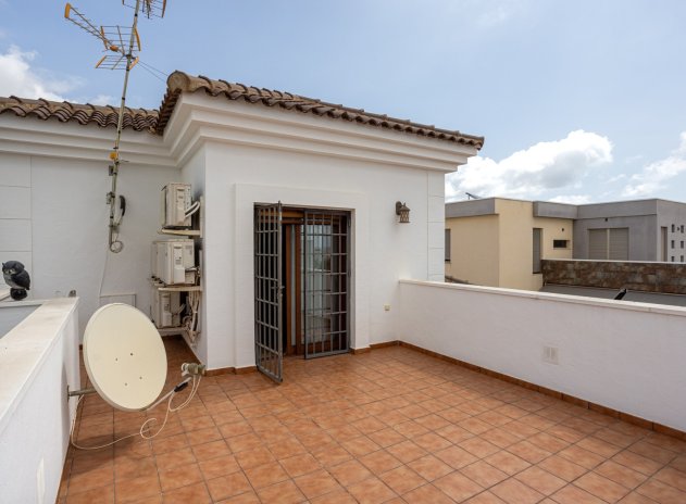 Resale - Villa * - Los Montesinos - La Herrada *