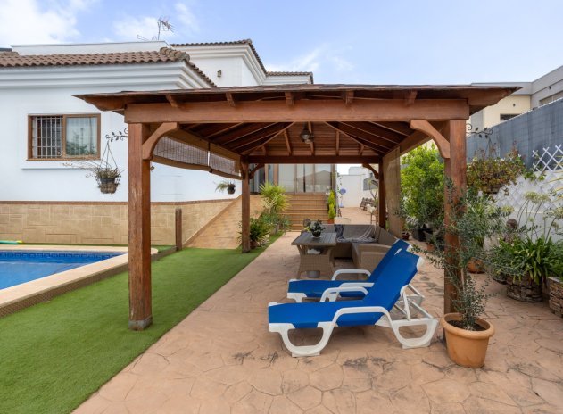 Resale - Villa * - Los Montesinos - La Herrada *