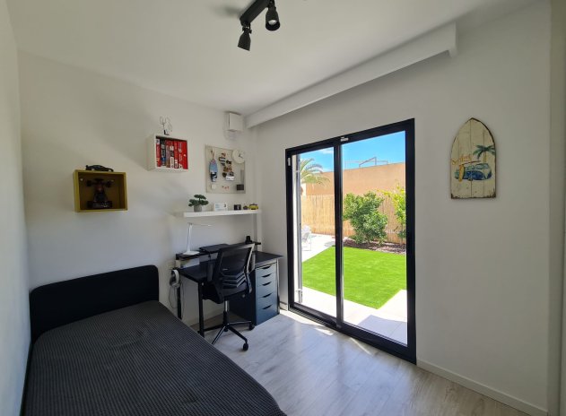 Herverkoop - Villa - Orihuela - La Zenia