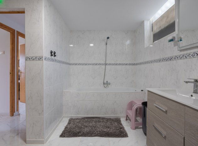 Wiederverkauf - Finca / Ländliches Wohnhaus - Albatera