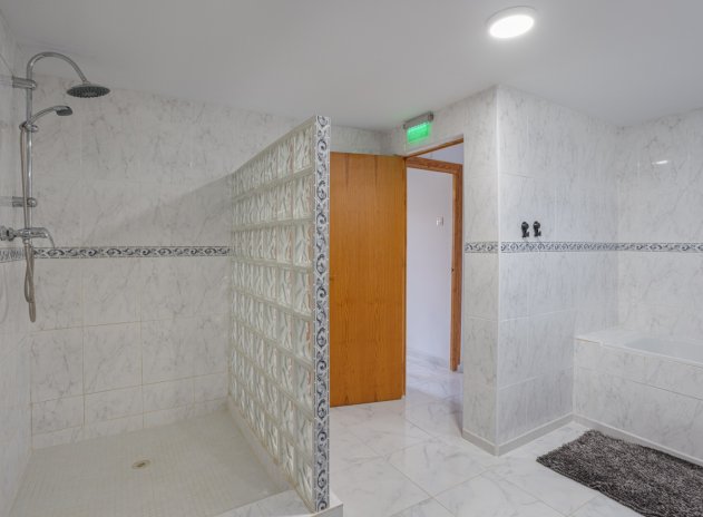 Wiederverkauf - Finca / Ländliches Wohnhaus - Albatera