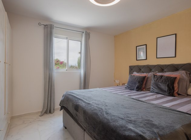 Wiederverkauf - Finca / Ländliches Wohnhaus - Albatera