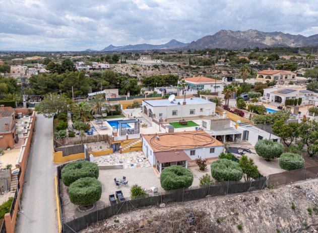 Wiederverkauf - Finca / Ländliches Wohnhaus - Albatera