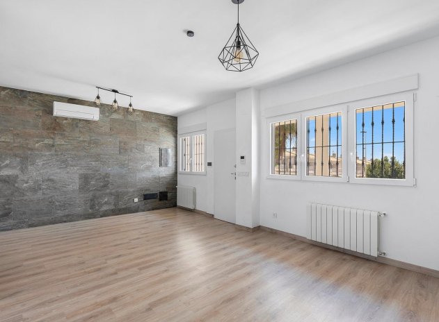 Herverkoop - Villa - Torrevieja - Aguas Nuevas