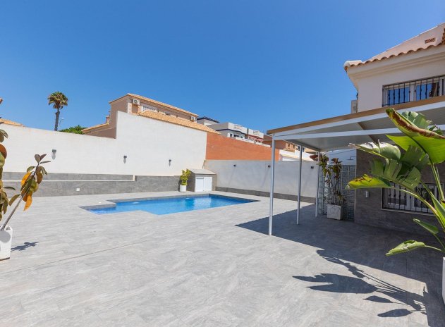 Herverkoop - Villa - Torrevieja - Aguas Nuevas