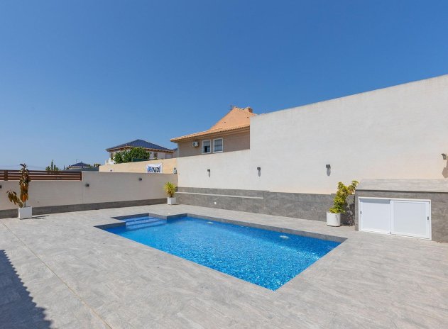 Herverkoop - Villa - Torrevieja - Aguas Nuevas