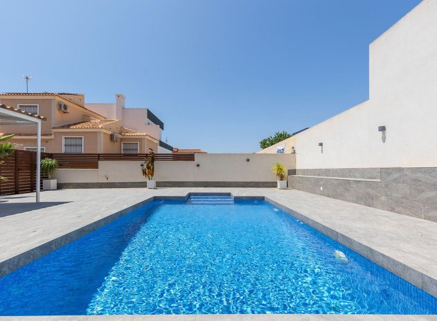 Herverkoop - Villa - Torrevieja - Aguas Nuevas