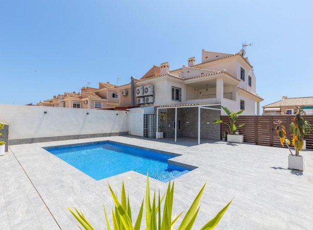 Herverkoop - Villa - Torrevieja - Aguas Nuevas