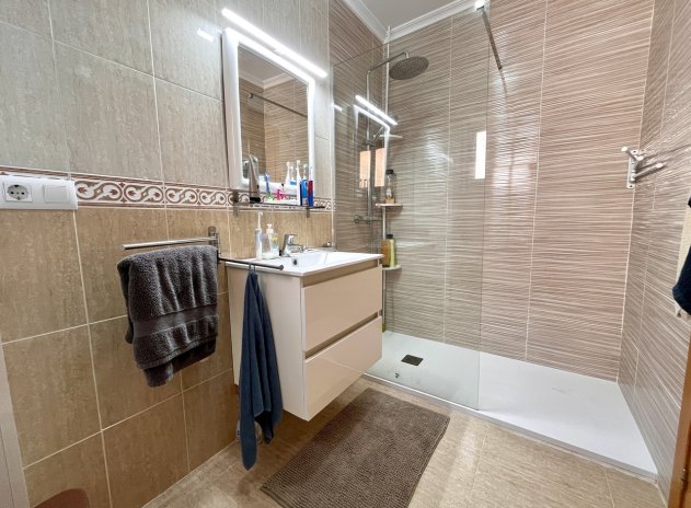 Revente - Maison mitoyenne - Avileses