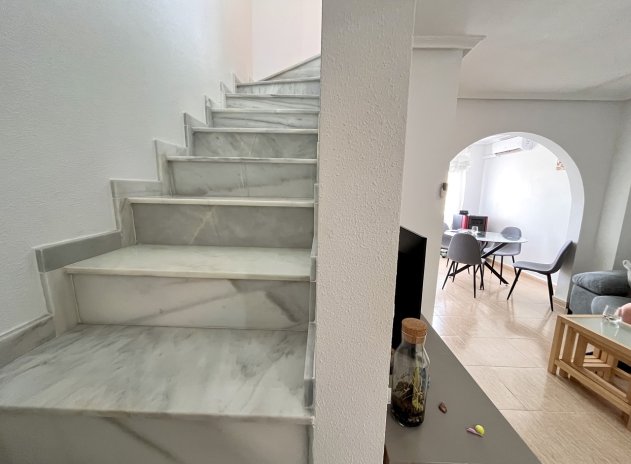 Revente - Maison mitoyenne - Avileses