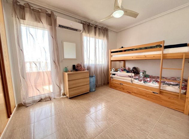 Revente - Maison mitoyenne - Avileses