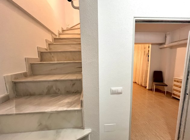 Revente - Maison mitoyenne - Avileses