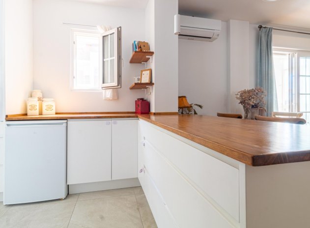 Resale - Apartment / Flat * - Torrevieja - La veleta