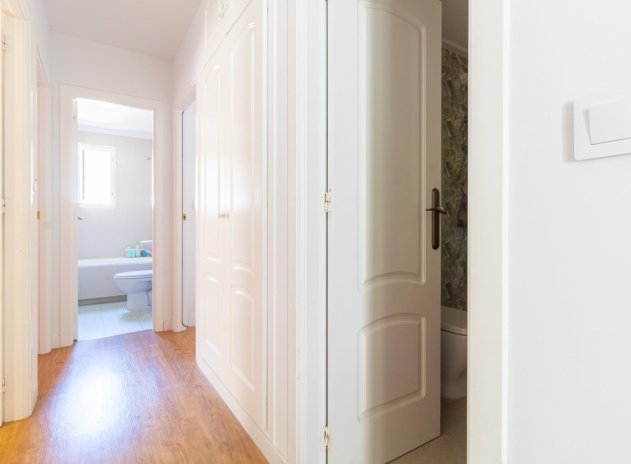 Resale - Apartment / Flat * - Torrevieja - La veleta