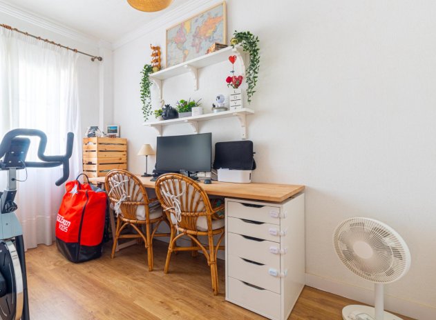 Resale - Apartment / Flat * - Torrevieja - La veleta