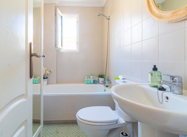 Resale - Apartment / Flat * - Torrevieja - La veleta