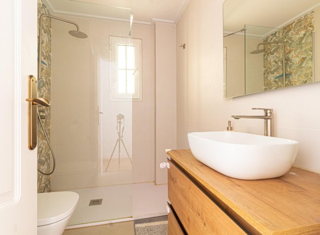 Resale - Apartment / Flat * - Torrevieja - La veleta