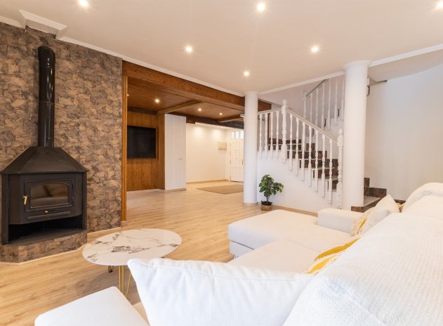 Wiederverkauf - Finca / Ländliches Wohnhaus - Orihuela